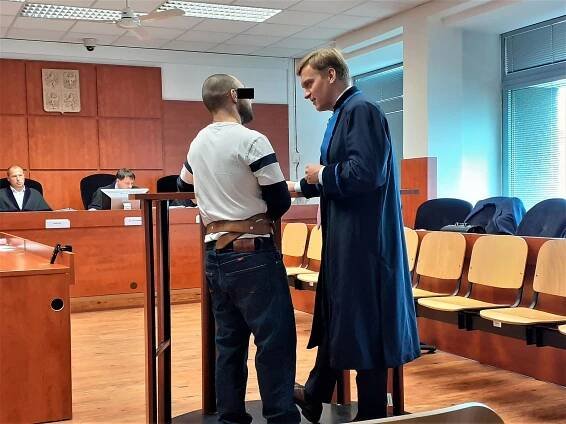 Vydíral družku zabitím jejich dítěte. Prasklo to ve mně, řekl muž z Mostu