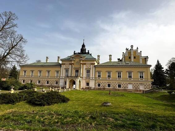 Zámek ve Světlé nad Sázavou má zajímavé prohlídkové okruhy - Toulavé Šlápoty