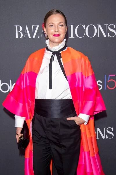 Drew v současnosti, na party časopisu Harper's Bazaar v New Yorku. 
