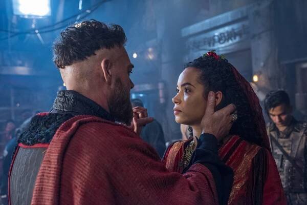 Into the Badlands - Bodnutí škorpióna - Z filmu - Márton Csókás, Madeleine Mantock