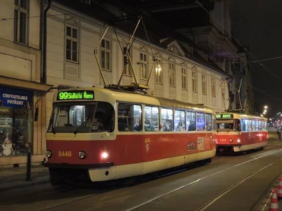 Tramvaj na noční lince 99. Foto: PID