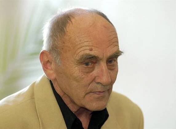 Po dlouhé nemoci zemřel herec Ladislav Lakomý