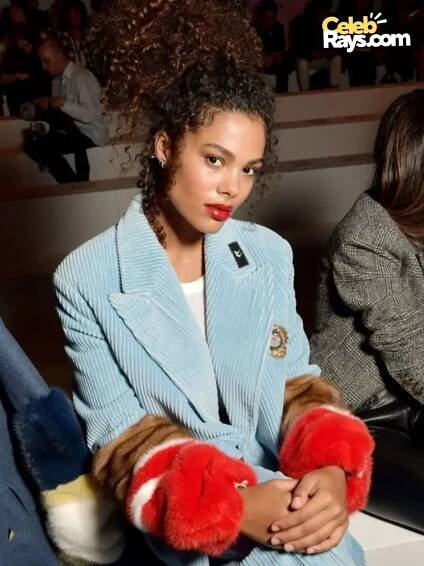 Tina Kunakey favorites