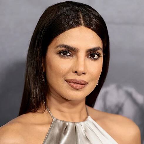 Priyanka Chopra Confirms the Coin Purse Trend's Meteoric Rise to It-Bag Status