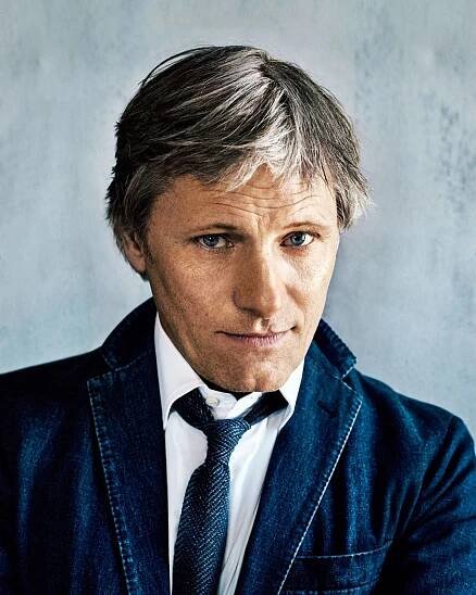 Green Eyed Actor Viggo Mortensen Esquire Photoshoot Wallpaper