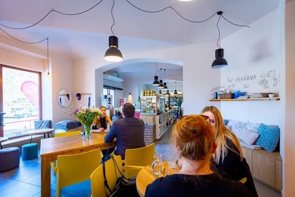 Přenechání pronájmu zavedeného café-bistra (cukrárna, kavárna, restaurace), Praha 6 - Sedlec - foto 2