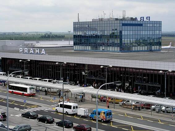 i60.cz: Parkovat zdarma na letišti v Ruzyni lze jednou za hodinu