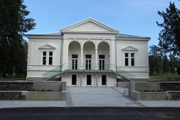 Soubor:Kopřivnice, park Edvarda Beneše, vila (1).jpg – Wikipedie