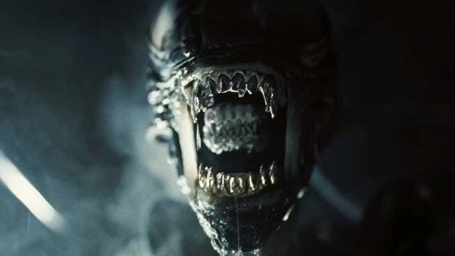 Vetřelec: Romulus - Kyblík na popcorn je velká hlava Xenomorfa