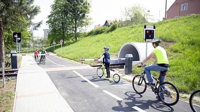 Školáci v Malenovicích mají s přispěním kraje nové dopravní hřiště