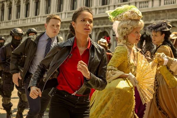 Ross Anderson, Gugu Mbatha-Raw - V letu - Z filmu