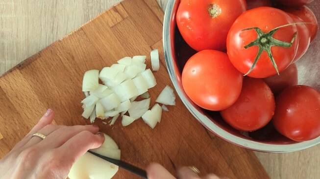 Úžasná a přitom nejjednodušší: Recept na rajčatovou omáčku, která potěší celou rodinu