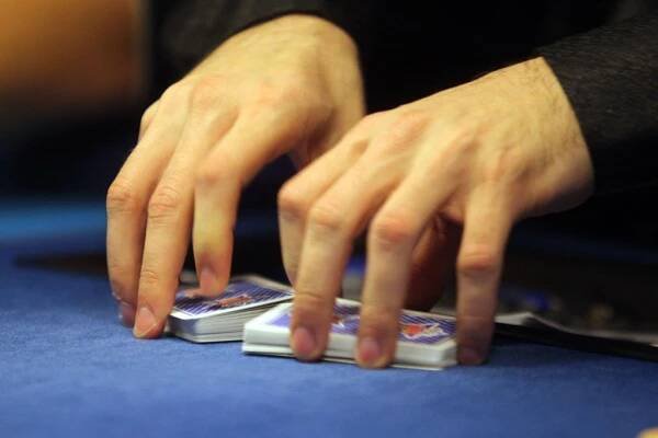 Policie zatkla falešné hráče pokeru z kasin na Karlovarsku