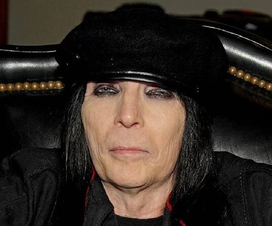 Mick Mars Biography - Facts, Childhood, Family Life & Achievements