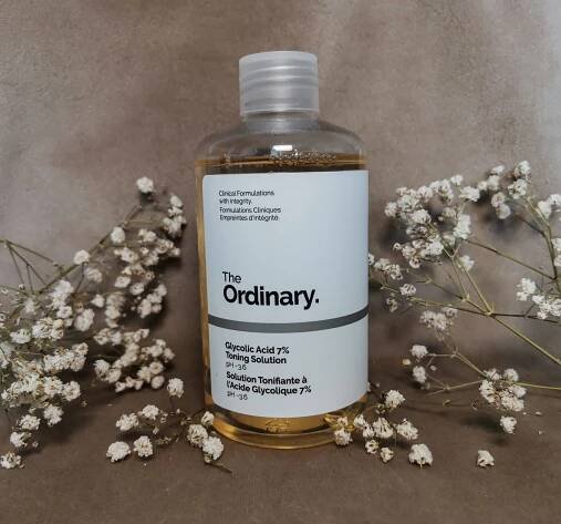 Glycolic Acid od značky The Ordinary na začervenání a exfoliaci obličeje.