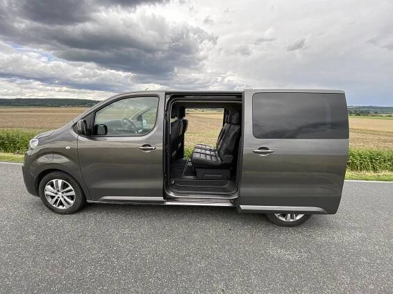 Peugeot e-Traveller