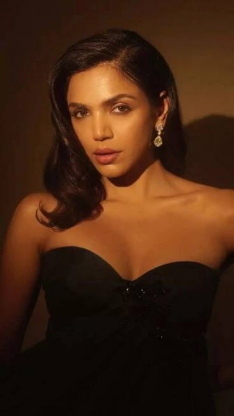 Shriya Pilgaonkar stuns in a sculptural emerald ensemble