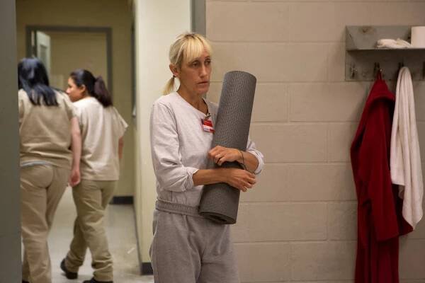 Orange Is the New Black - Můžete chodit v obleku - Z filmu - Constance Shulman