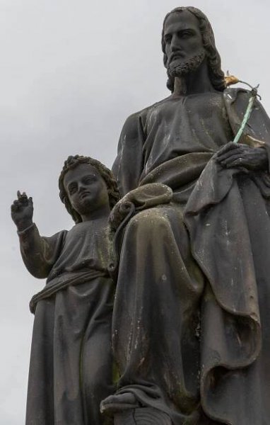 Foto • Statue of Saint Joseph, Charles Bridge (Statua) • Mapy.com