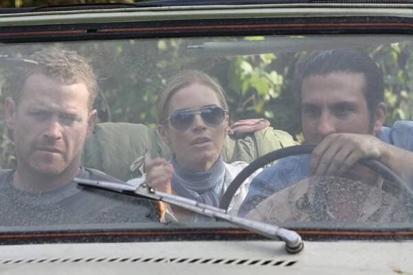 Max Martini, Betsy Russell, Nick Gomez - Kletba džungle - Z filmu