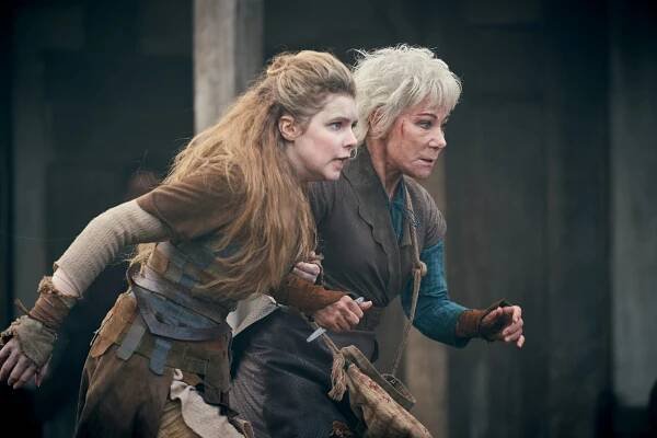 Britannia - Epizoda 4 - Z filmu - Eleanor Worthington-Cox, Zoë Wanamaker