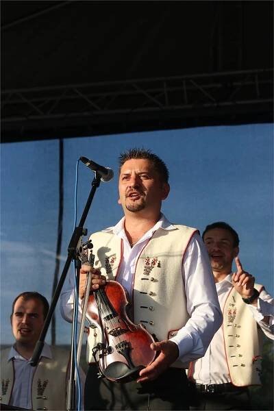Folklorní večer s CM Grajcar a ochutnávkou vín vinařství Bonitas a sýrů Syrer Morava | 