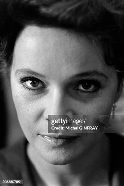 Laura Antonelli sur le tournage du film 'Mon Dieu, comment suis-je tombée si bas ?', en juin 1974, en Sicile.