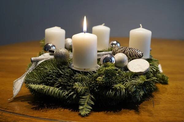 HomeInCube.cz: fotografie Adventní věnec: Jaké letos zvolit barvy a proč ho vlastně mít?