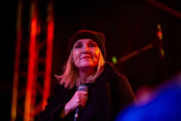 Koncert Báry Basikové nadchl posluchače. Náměstí v Hranicích bylo plné