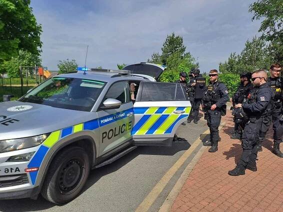 Policejní zásah na pražském Zličíně v sobotu dopoledne.