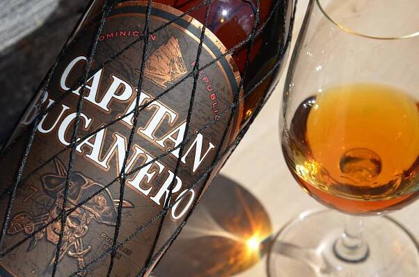 Rum Capitan Bucanero Elixir Dominicano 7y - Kvalitní Rumy