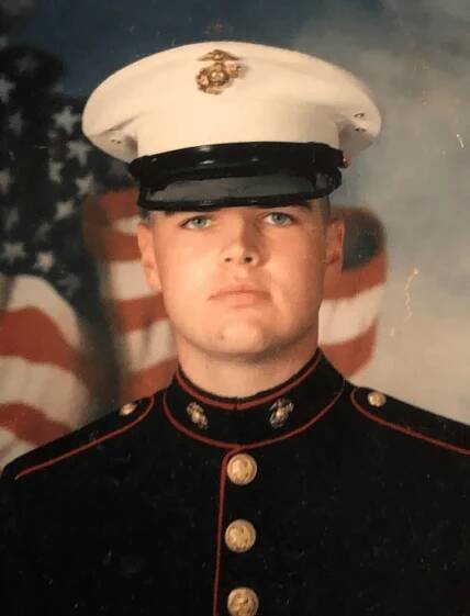 Soubor:J.D. Vance - U.S. Marine Corps Portrait.png