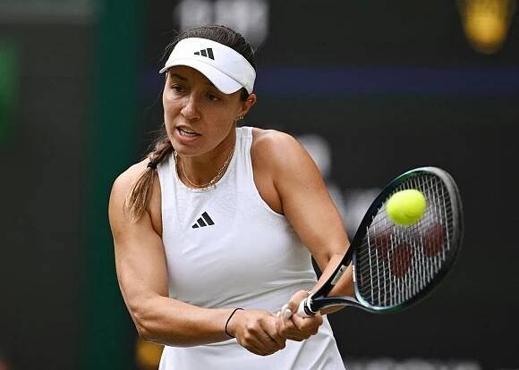 Senzace! Vondroušová je po famózním obratu v semifinále Wimbledonu, ve čtyřhře končí