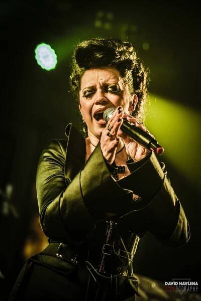 ARAKAIN & LUCIE BÍLÁ - 20. 3. 2015, Plzeň, KD Peklo | Spark Rock Magazine