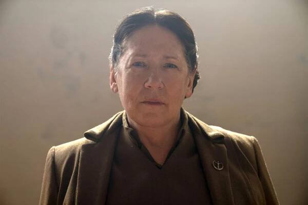 'Handmaid's Tale' star Ann Dowd reveals a scared fan once ran away from her