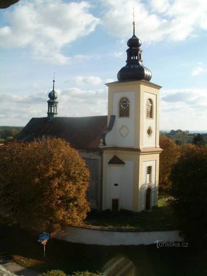 Uhersko - kostel Nanebevzetí... - Kostel