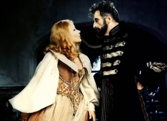Ingrid Pitt, Nigel Green - Countess Dracula - Z filmu