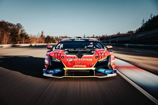 MOTORMIX - Jiří Mičánek jede dobývat Zámecký vrch. Těší se na fanoušky i přírodní trať