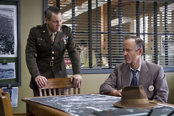 Manhattan - Zraňujeme to, co milujeme - Z filmu - Mark Moses, John Benjamin Hickey