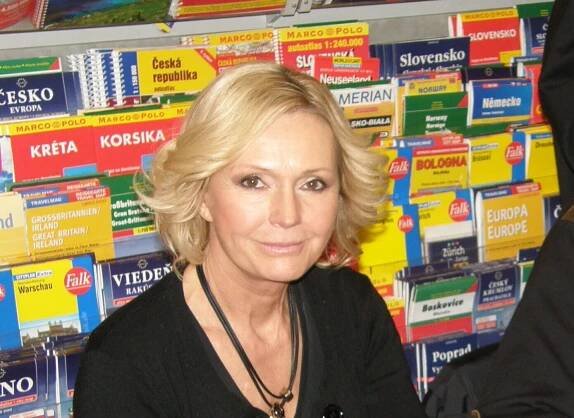 Helena Vondráčková (76) si stále udržuje štíhlou postavu, čtenářům prozradila své triky: Pohyb, nepřehánět to s jídlem a hlavně žádné drastické diety - ansu