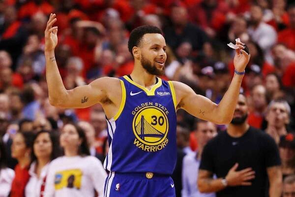 Stephen Curry #30 of the Golden State Warriors reacts against the Toronto Raptors