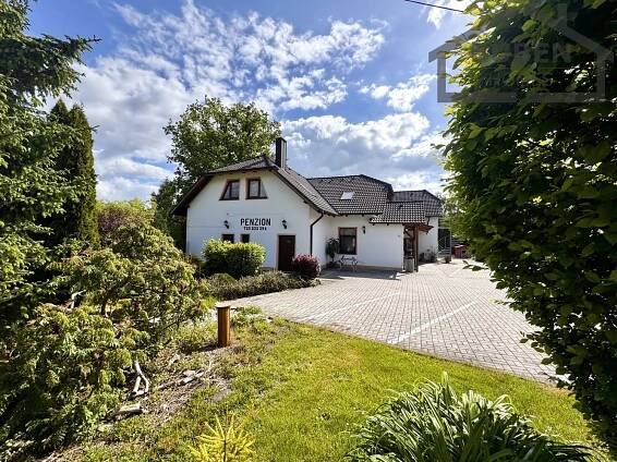Penzion se skladem, dvougaráží, dětským hřištěm a parkovacím stáním (1257m2) - Tachov - Vítkov | BUBEN HOMES s.r.o.