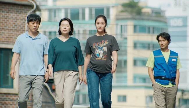 Deok-moon Choi, Hye-jin Jang, Krystal Jung, Hae-yeong Lee - More Than Family - Z filmu