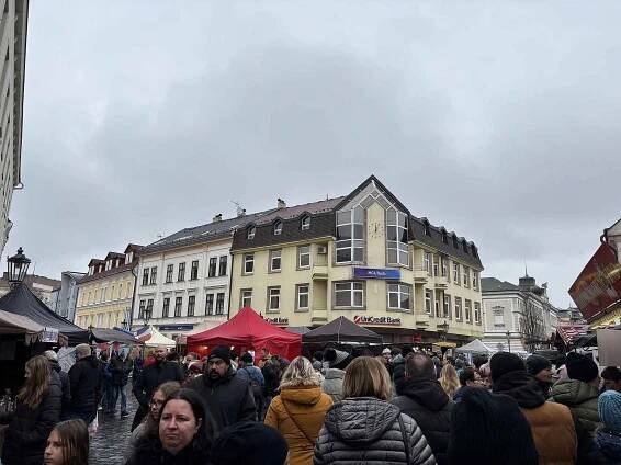Trhy na Českobratrském náměstí v Mladé Boleslavi 8. prosince 2024.