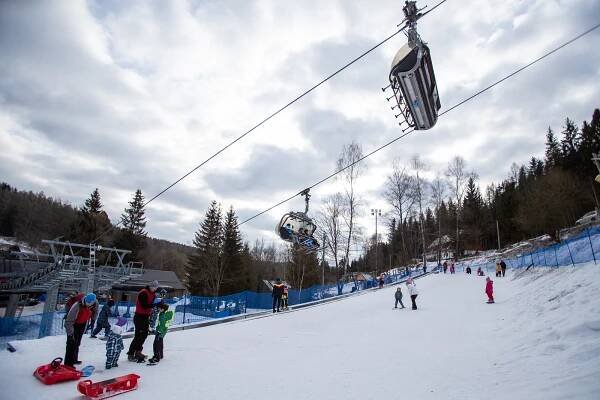 VIDEO: Ski areály na Bruntálsku přilákaly lyžaře z jižní Moravy i Vysočiny