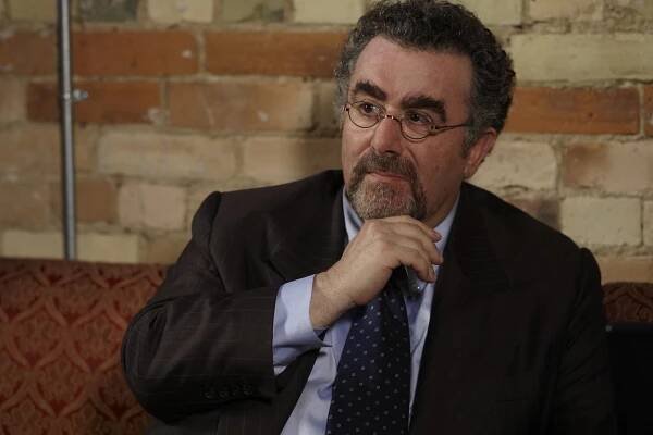 Skladiště 13 - Výměna těl - Z filmu - Saul Rubinek
