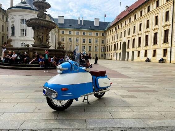 Stála 1700 Kčs a jezdili jsme na ní ve čtyřech. Vzpomínky na policejní Jawu 350 Nanuk