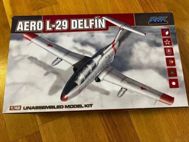 AERO L-29 DELFÍN, 1:48 AMK, spousta doplňků - Vojenské modely letadel
