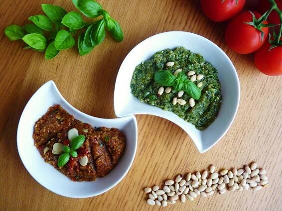 Červené a zelené bazalkové pesto - Ochutnejte svět