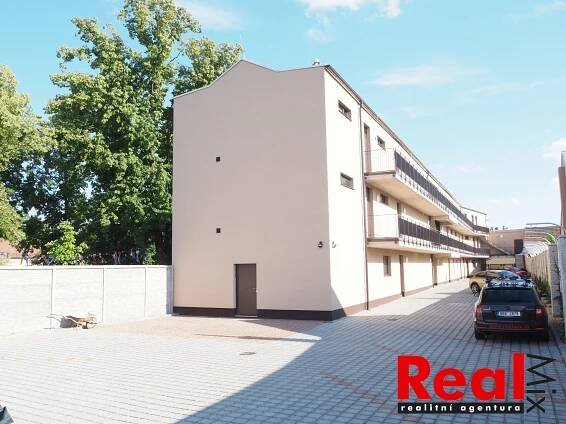 Pronájem, byt 1+kk, CP 30m2 + balkón 5m2, vč. parkování, ul. Moravanská, Brno - Přízřenice